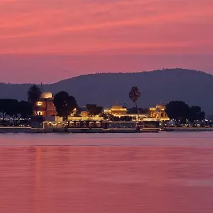 Jagmandir Island Palace - Grand Heritage Hotel Udaipur