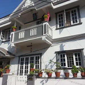 Gloria Couette-café Kochi